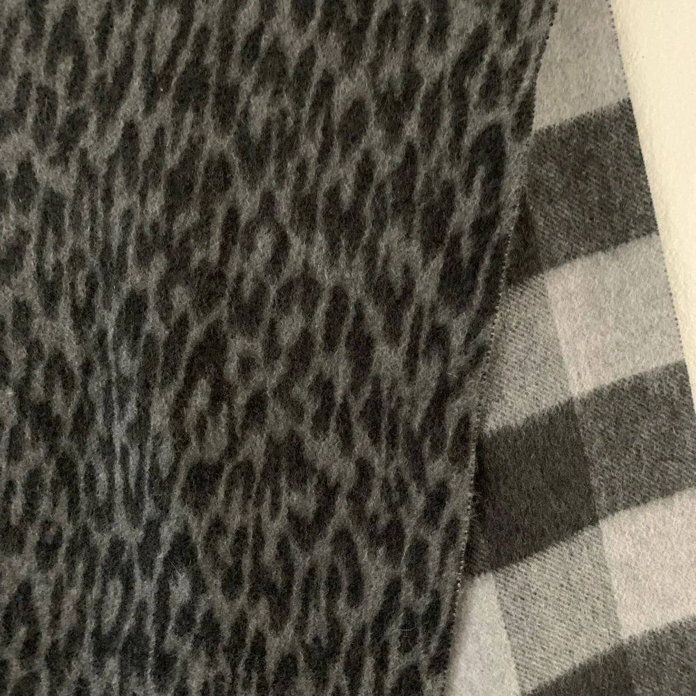 CASHMERES Double Sided Scarf Animal Plaid Print
